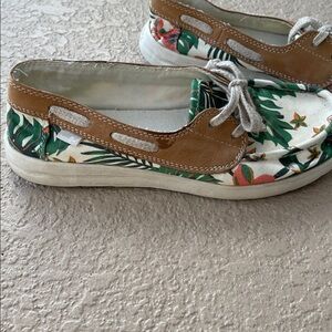 Sanuk Green and Tan Slip-On Shoes